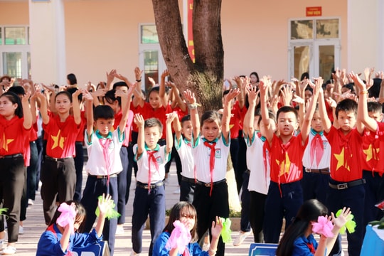 Không tổ chức thu tiền học sinh để chụp ảnh lưu niệm, làm kỷ yếu