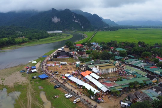 Ngày hội vui trên quê hương cách mạng Môn Sơn