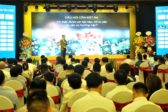 Gần 300 doanh nhân tham gia talkshow 'Vẽ lại tương lai' tại TP. Vinh 