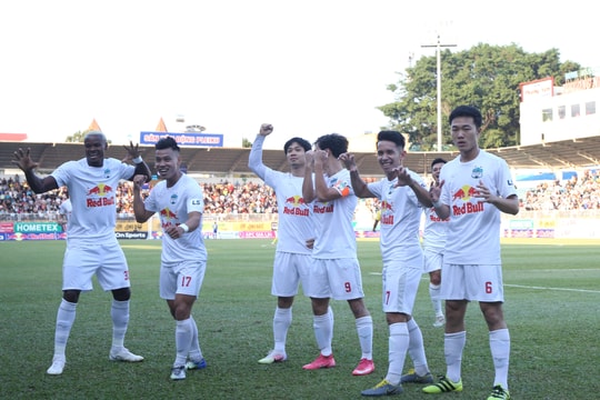 Điểm nhấn vòng 10 V.League 2021: HAGL thăng hoa, kịch tính đua tốp 