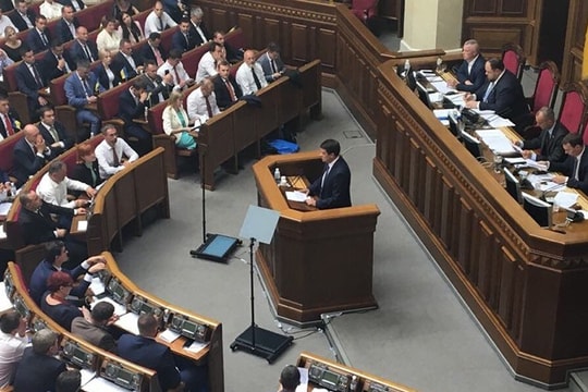 Tổng thống Ukraine được kêu gọi cắt đứt quan hệ ngoại giao với Nga 