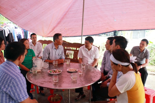 Sở Giáo dục Nghệ An thăm hỏi gia đình 2 nữ sinh bị tai nạn ở huyện Nghi Lộc