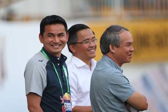 HAGL phủ nhận được bầu Đức thưởng nóng tiền tỷ; HLV ngoại Hà Nội FC nói gì trong buổi ra mắt?