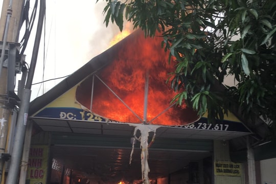 Cửa hàng bán bánh canh cá lóc tại thành phố Vinh bất ngờ bốc cháy