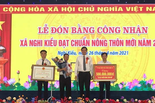 Phó Chủ tịch UBND tỉnh dự lễ đón Bằng công nhận xã đạt chuẩn Nông thôn mới 