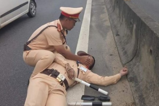 Cảnh báo tình trạng chống đối cảnh sát giao thông