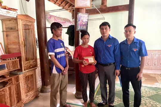 Truy tặng Huy hiệu Tuổi trẻ dũng cảm cho nam sinh người Thái cứu 2 em nhỏ đuối nước