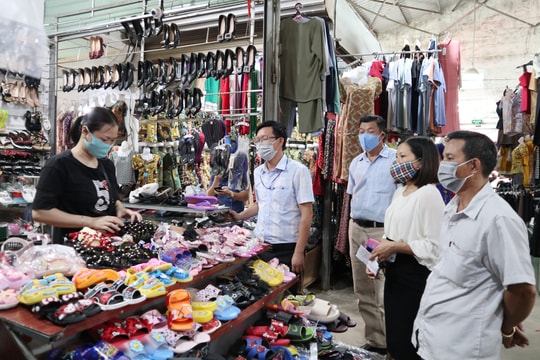 Thành phố Vinh: 'Không đeo khẩu trang thì không vào chợ'