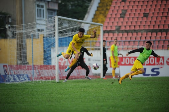 Phan Văn Đức và đồng đội sẵn sàng cho trận đấu gặp Hải Phòng