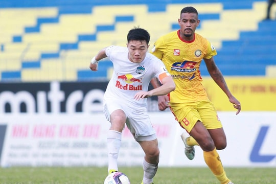 Xuân Trường nhận quà ý nghĩa ngày sinh nhật; Thua ngay trận ra mắt, HLV Hà Nội FC sẵn sàng ra đi