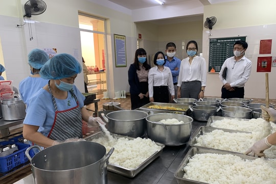 Bộ Giáo dục và Đào tạo kiểm tra mô hình điểm bữa ăn dinh dưỡng học đường tại TP.Vinh