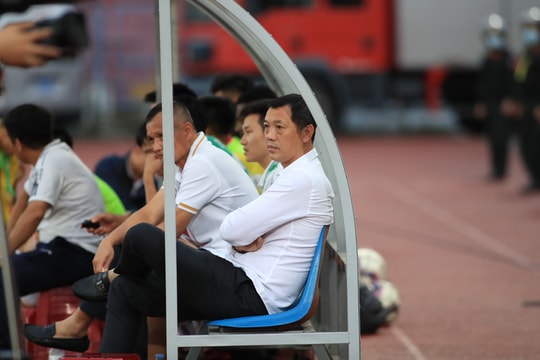 HLV Ngô Quang Trường: 'Tôi rất thương các cầu thủ SLNA'