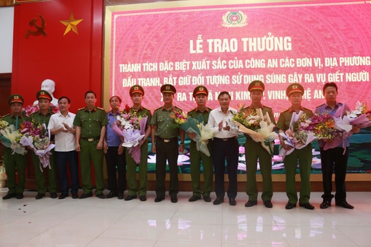 Trao thưởng các đơn vị đấu tranh, bắt giữ thành công đối tượng bắn 2 người tử vong ở TP.Vinh