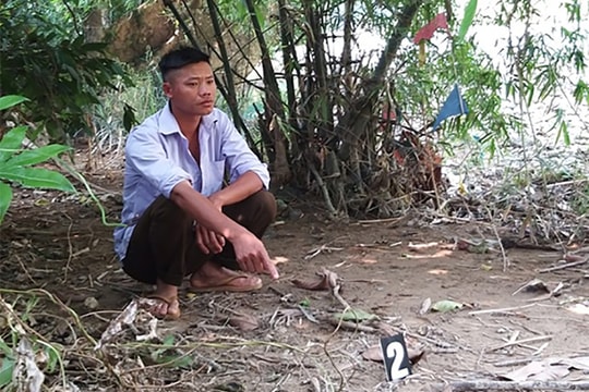 Thành viên tổ kiểm soát Covid-19 tiếp tay đưa người vượt biên