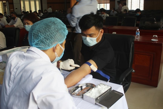 Xét nghiệm tầm soát ung thư gan miễn phí cho đoàn viên Công đoàn Viên chức Nghệ An