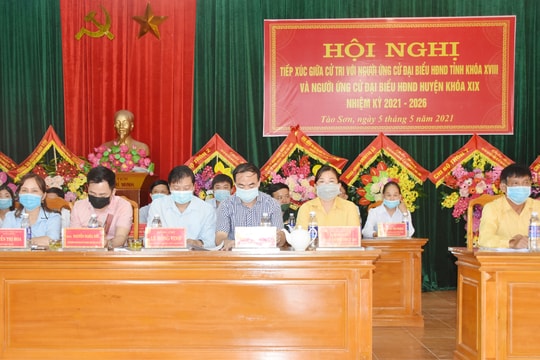 Ứng viên đại biểu Hội đồng nhân dân tỉnh tiếp xúc cử tri huyện Anh Sơn