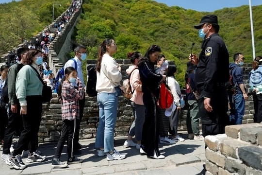 Láng giềng lao đao vì dịch bệnh, Trung Quốc kiểm soát Covid-19 như thế nào?