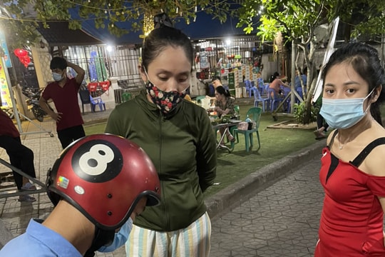 Xử phạt các quán bia tại hồ Goong ở TP. Vinh, do lấn chiếm vỉa hè