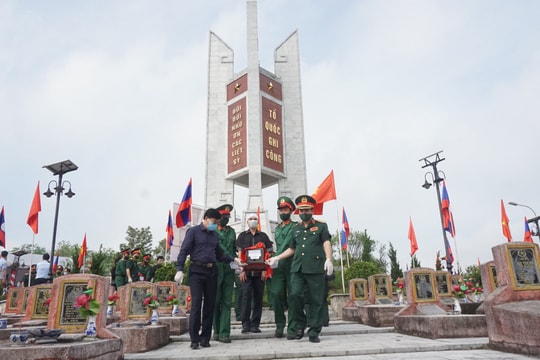 Trang nghiêm lễ an táng 95 liệt sỹ hy sinh tại Lào