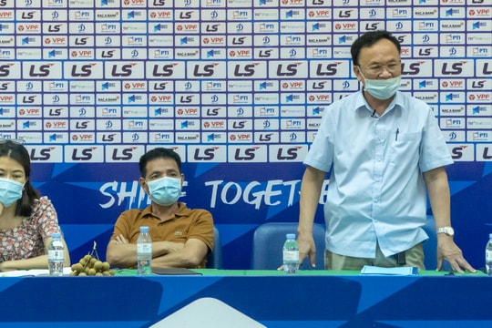 Ông Nguyễn Hồng Thanh - TGĐ SLNA công khai xin lỗi người hâm mộ