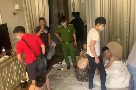 Video: Công an bắt quả tang nhóm thanh niên thuê biệt thự 'mở tiệc' ma túy