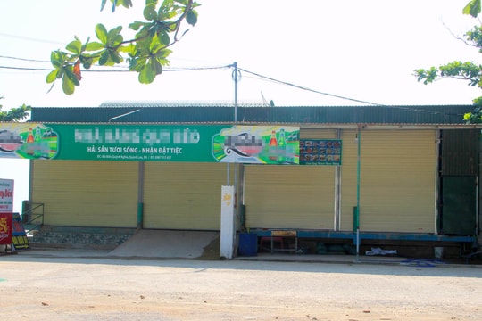 Hàng quán dịch vụ bãi tắm biển Nghệ An tự giác đóng cửa phòng dịch Covid-19 