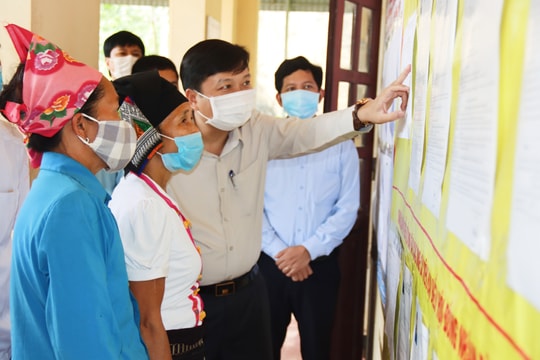Lãnh đạo tỉnh kiểm tra công tác bầu cử và phòng, chống dịch Covid-19 tại huyện Quế Phong