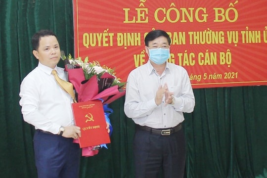 Công bố Quyết định điều động, bổ nhiệm Phó Bí thư Thường trực Huyện ủy Tân Kỳ