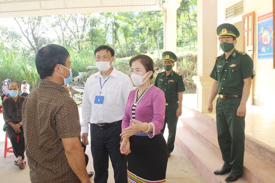 Đoàn công tác của tỉnh kiểm tra công tác bầu cử tại các huyện Tương Dương và Con Cuông