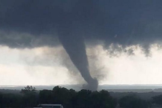 Vũ Hán - Trung Quốc: 6 người chết, hàng trăm người bị thương do lốc xoáy 