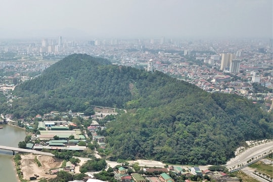 Bất an dưới chân núi Quyết