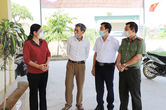 Phó Chủ tịch HĐND tỉnh kiểm tra công tác bầu cử tại huyện Nghĩa Đàn