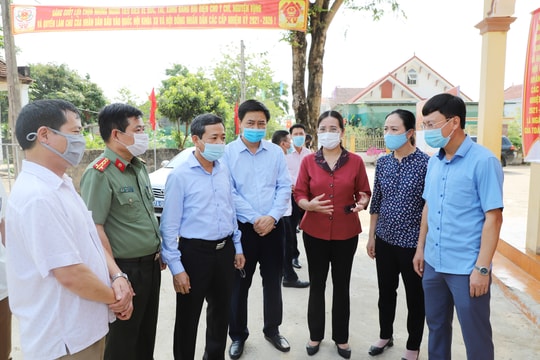 Đoàn công tác của tỉnh kiểm tra việc chuẩn bị cho bầu cử tại TX Thái Hòa