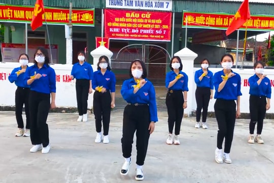 Đoàn viên nhảy cổ động tuyên truyền bầu cử và truyền thông điệp phòng, chống dịch Covid-19