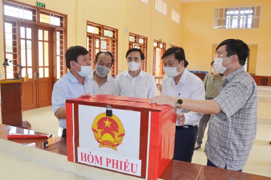 Phó Chủ tịch Thường trực UBND tỉnh kiểm tra công tác chuẩn bị bầu cử tại 4 địa phương