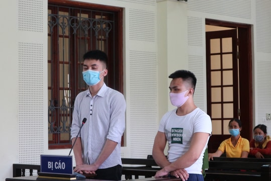 Vận chuyển 'kẹo', đôi bạn 'dắt nhau' vào tù