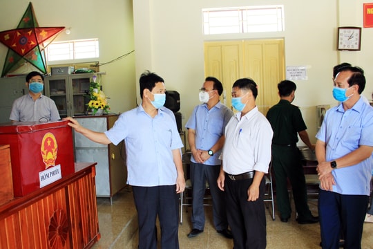 Chủ tịch HĐND tỉnh kiểm tra công tác chuẩn bị bầu cử tại huyện Thanh Chương