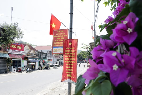 Vùng cao Nghệ An bừng sắc cờ hoa trước ngày hội lớn