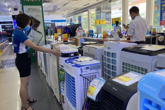 Nghệ An: Thị trường hàng chống nóng 'tăng nhiệt'