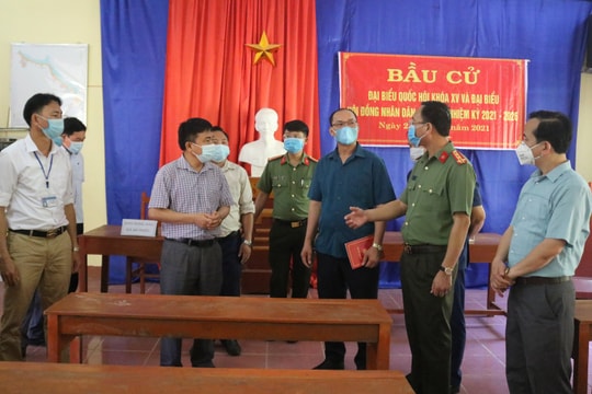 Giám đốc Công an tỉnh kiểm tra công tác bầu cử sớm tại Kỳ Sơn
