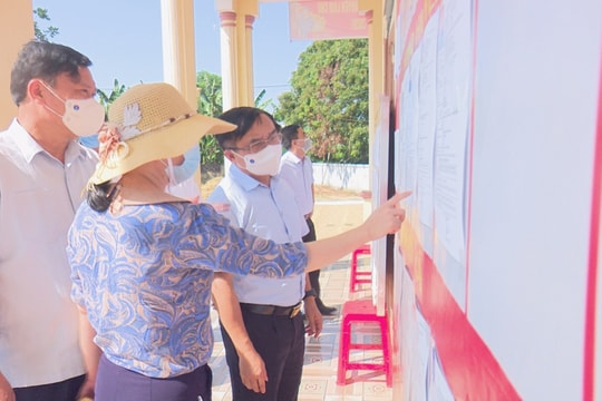 Trưởng ban Dân vận Tỉnh ủy kiểm tra công tác chuẩn bị bầu cử tại  huyện Tân Kỳ