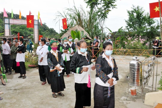 Gần 5.100 cử tri huyện rẻo cao Tương Dương bỏ phiếu bầu cử sớm 