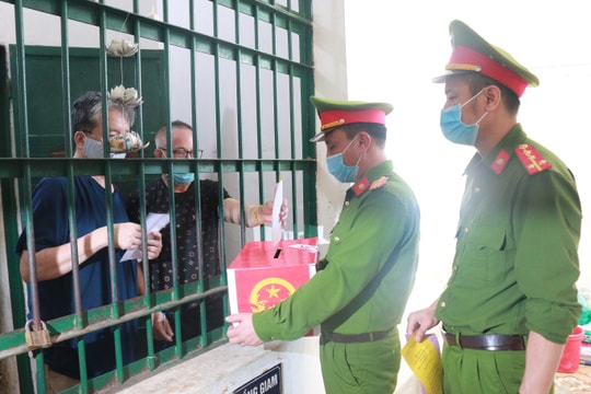 Những cử tri đặc biệt đi bỏ phiếu tại Trại tạm giam Công an tỉnh Nghệ An