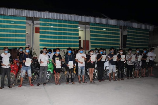 Xử lý 15 'quái xế' uống rượu, dùng ma túy, tụ tập đua xe trên Quốc lộ