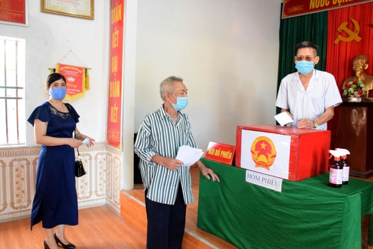 Gần 200 nghìn cử tri huyện Diễn Châu đi bỏ phiếu bầu cử