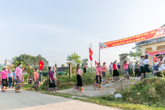 Những hình ảnh sinh động của cử tri các vùng miền ở Nghệ An tham gia bầu cử