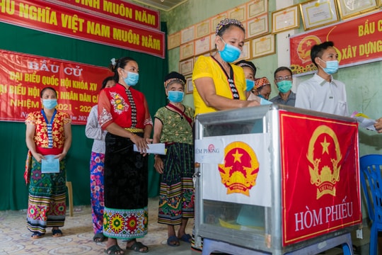 Gần 99% cử tri ở Nghệ An bỏ phiếu bầu đại biểu Quốc hội và HĐND các cấp