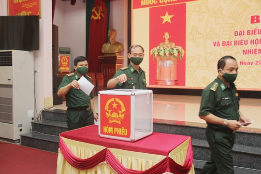 Cử tri Bộ Chỉ huy Bộ đội Biên phòng Nghệ An bầu cử đại biểu Quốc hội và HĐND các cấp
