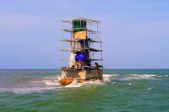 Nghệ An: Phục dựng ngọn hải đăng bị gãy đổ tại vùng biển Cửa Lò  