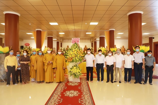 Chủ tịch UBND tỉnh chúc mừng Ban trị sự Giáo hội Phật giáo Nghệ An nhân Đại lễ Phật đản